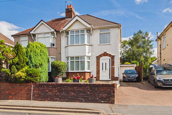 3 Bedroom Semi-Detached House For Sale In Belswains Lane, Hemel Hempstead, HP3