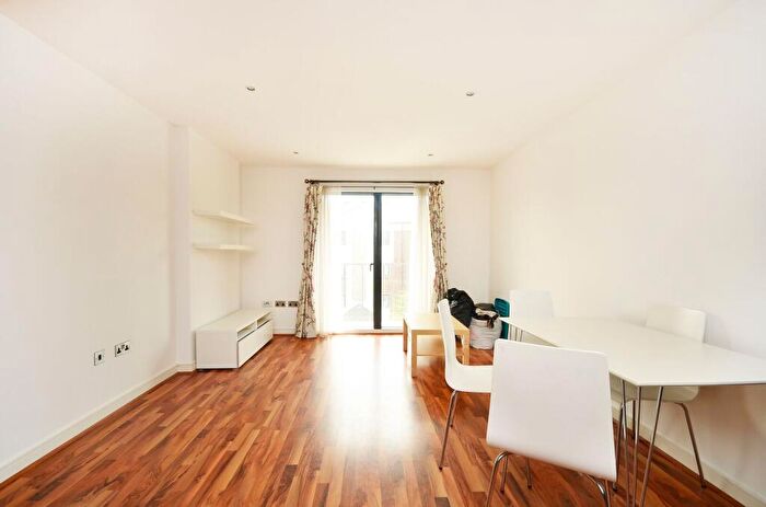 2 Bedroom Flat For Sale In Copenhagen Street, King's Cross, London, N1