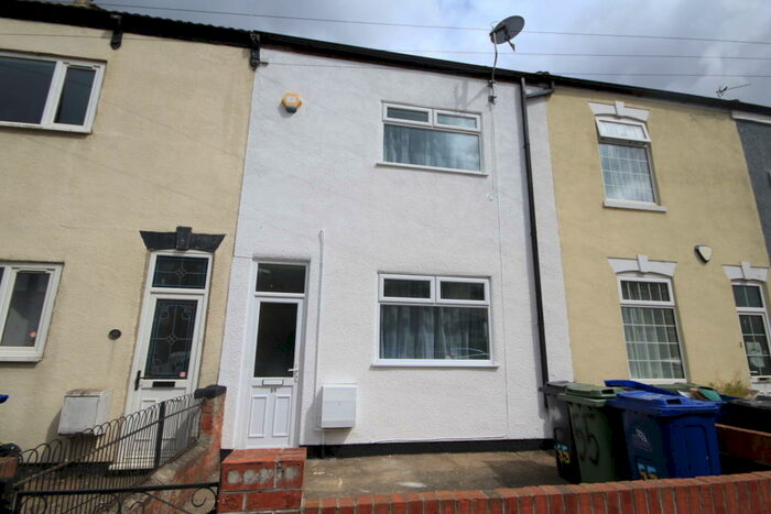 3 Bedroom Terraced House To Rent In Heneage Rd, Grimsby, DN32