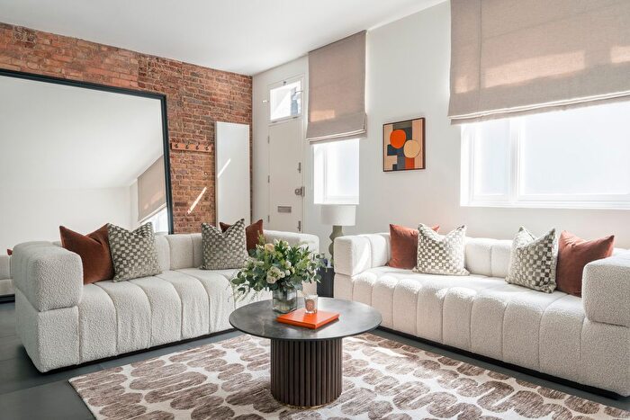 2 Bedroom Mews To Rent In Oldbury Place, W1U