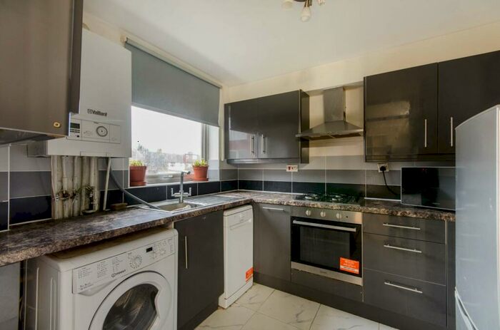 2 Bedroom Flat To Rent In Archery Close, Wealdstone, Harrow, HA3