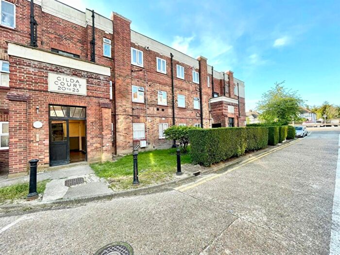 2 Bedroom Apartment To Rent In Watford Way, London, NW7