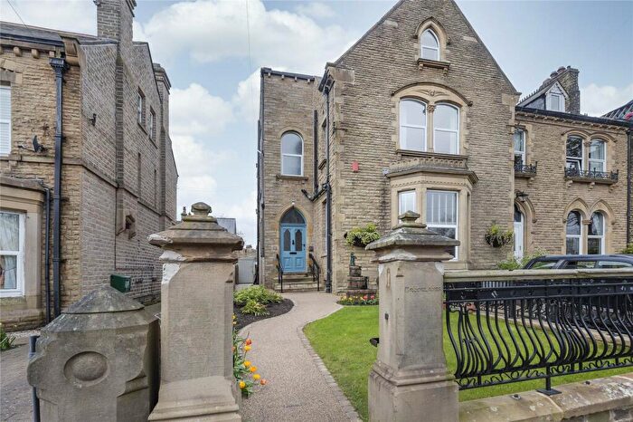 6 Bedroom End Of Terrace House For Sale In Gledholt Road, Gledholt, Huddersfield, West Yorkshire, HD1