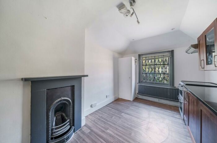 2 Bedroom Flat To Rent In Catford Hill Catford, SE6