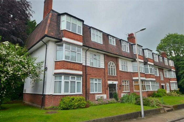 2 Bedroom Apartment To Rent In Avondale Court, Churchfields, South Woodford, E18