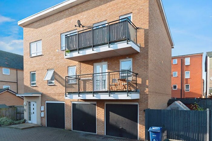 2 Bedroom Flat For Sale In Chase Way, Grays, Essex, RM20