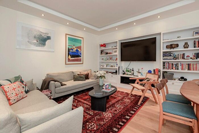 2 Bedroom Flat For Sale In Elm Park Gardens, Chelsea, SW10