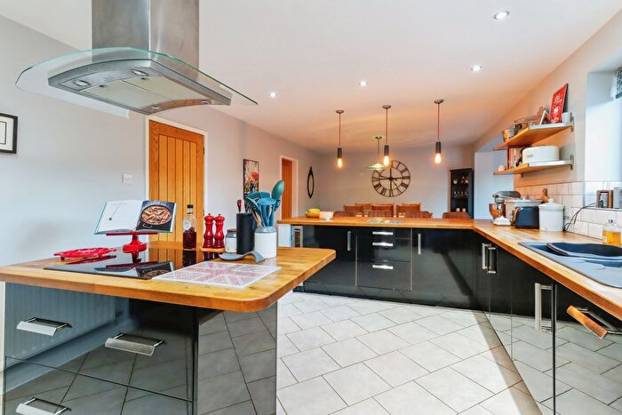 5 Bedroom Detached House For Sale In Offas Close, Treflach, Oswestry, Shropshire, SY10