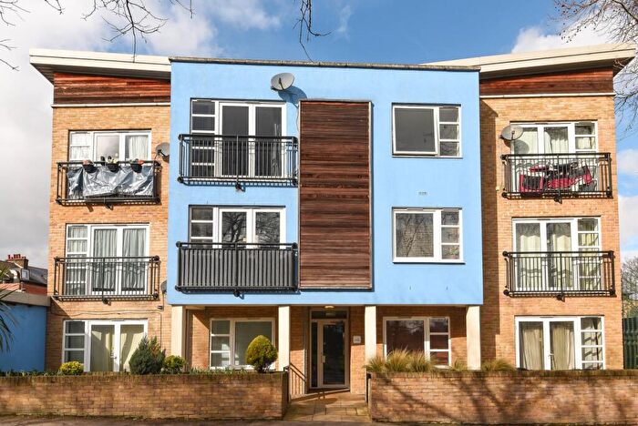 2 Bedroom Flat To Rent In Lucas Street London, SE8