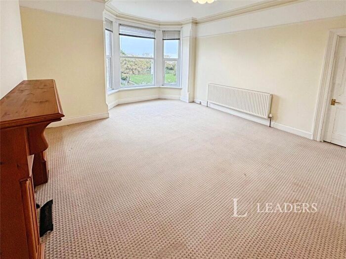 2 Bedroom Flat To Rent In South Parade, Skegness, Lincolnshire, PE25