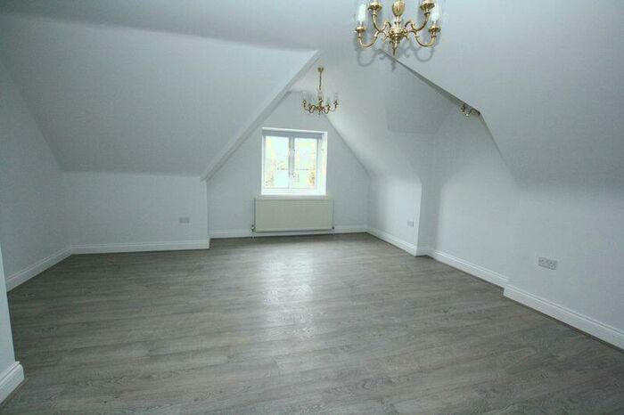 1 Bedroom Flat To Rent In Brighton Road, Crawley, RH10
