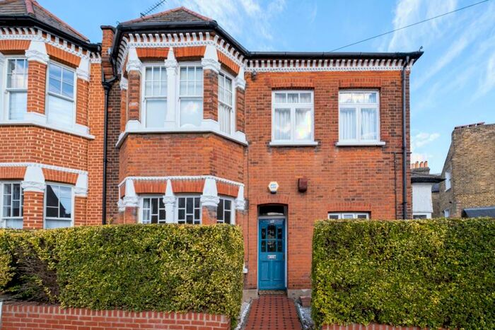 2 Bedroom Flat To Rent In Hollingbourne Road London, SE24