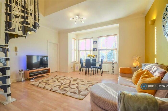 2 Bedroom Flat To Rent In Crowstone Road, Westcliff-On-Sea, SS0