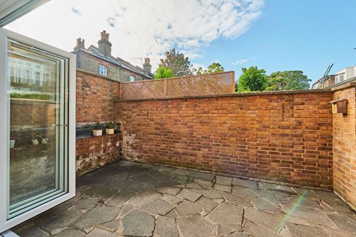 3 Bedroom Terraced House For Sale In Maltings Close, Barnes, SW13