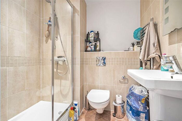 2 Bedroom Flat For Sale In Oakwood Avenue, Beckenham, BR3