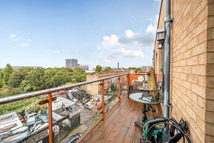 2 Bedroom Apartment For Sale In Southampton Way, London, SE5