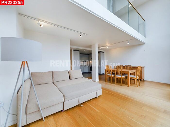 3 Bedroom Flat To Rent In Peacock Place, London, N1