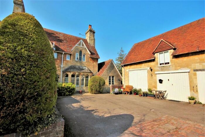 2 Bedroom Detached House To Rent In Cloisters End, The Cloisters, Wantage, OX12