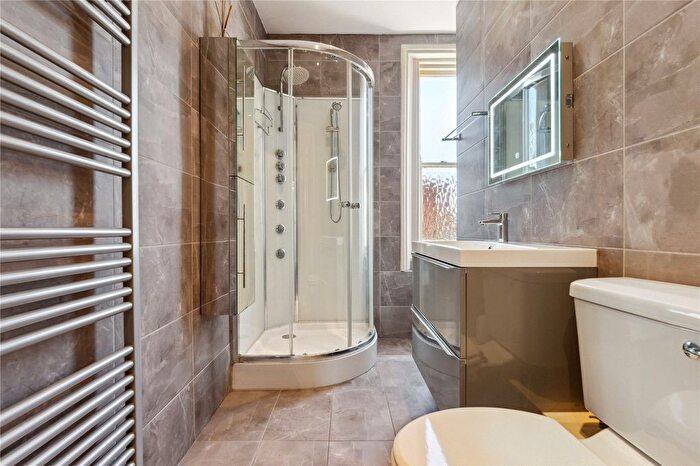 3 Bedroom Flat To Rent In Holland Road, Kensington, London, W14
