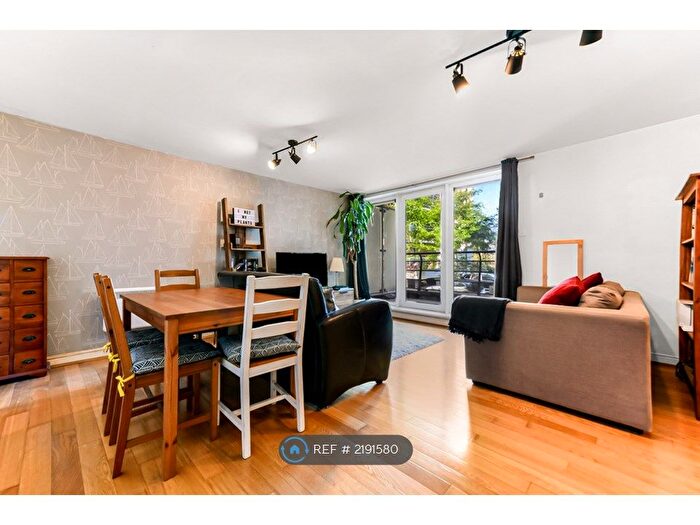 2 Bedroom Flat To Rent In Thistley Court, London, SE8