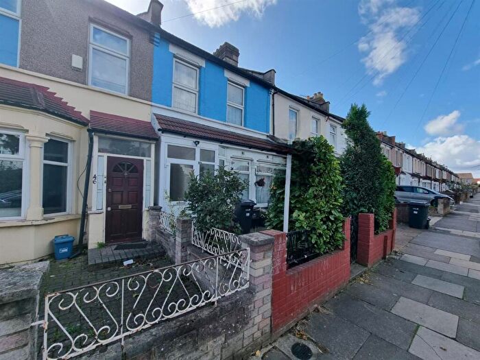 2 Bedroom Terraced House For Sale In Golfe Road, Ilford, IG1