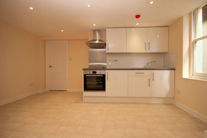 1 Bedroom Flat To Rent In Bedroom Ground Floor Flat In Chichester, PO19