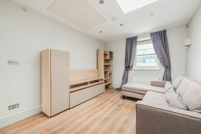 2 Bedroom Flat To Rent In St Stephens Gardens, Westbourne Green, London, W2
