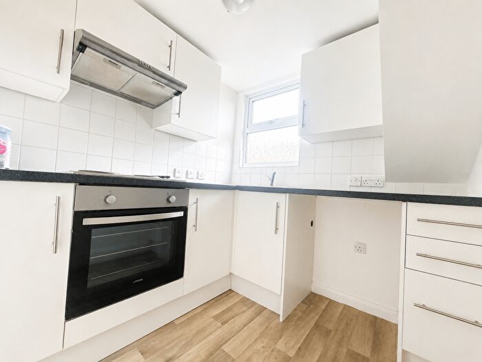 1 Bedroom Flat To Rent In High Street, ME7