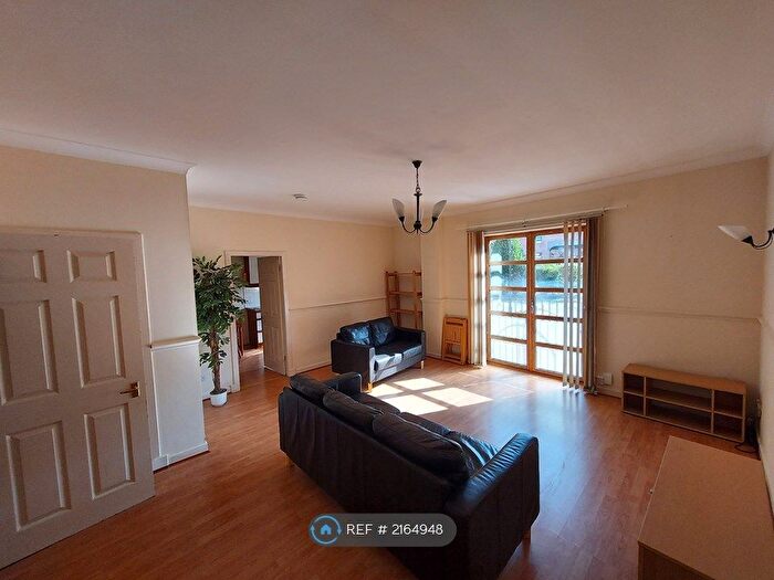 2 Bedroom Flat To Rent In Trades Lane, Dundee, DD1