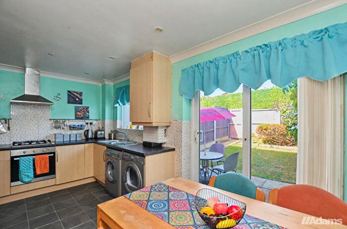 3 Bedroom Town House For Sale In Sedbergh Grove, Beechwood, WA7