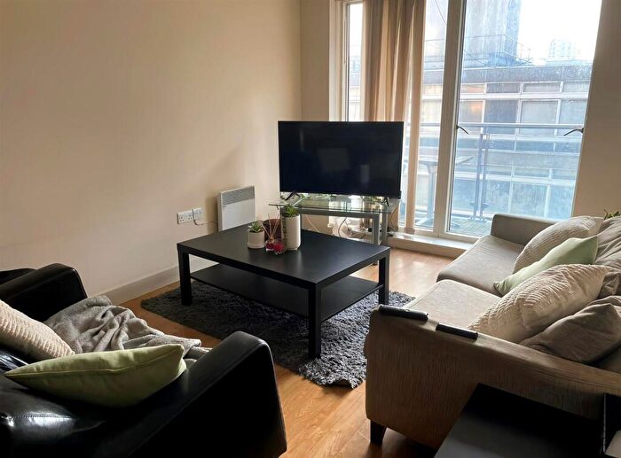 2 Bedroom Apartment For Sale In Merchants Place, Reading, RG1