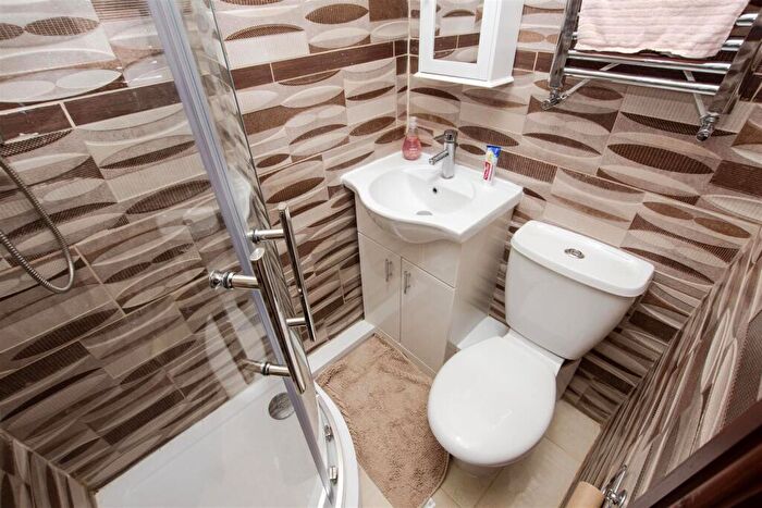 5 Bedroom House To Rent In Holly Grove, Hubert Road, Birmingham, B29