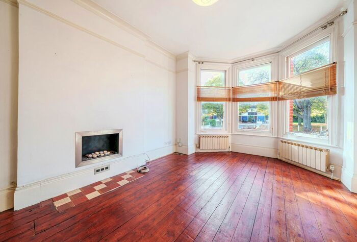 1 Bedroom Flat To Rent In Croxted Road, London, SE21