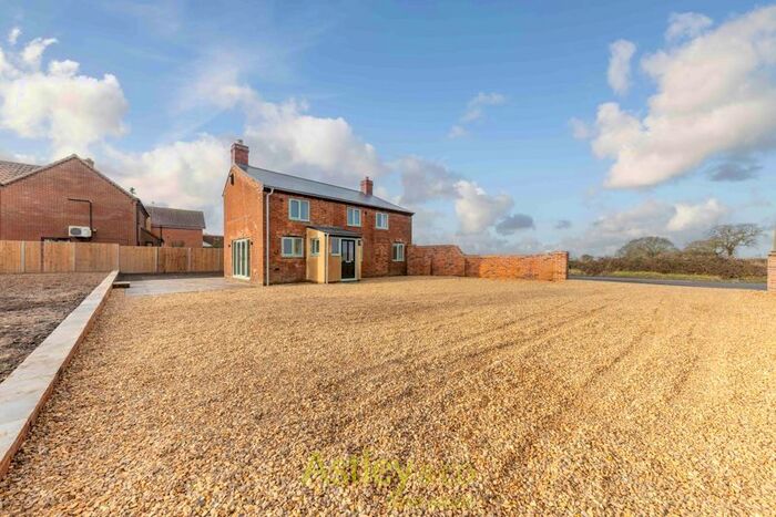 3 Bedroom Detached House For Sale In Main Road, Clippesby, Great Yarmouth, NR29