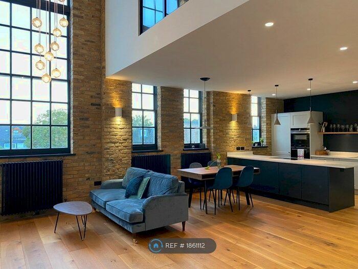 3 Bedroom Flat To Rent In Park Lofts, London, SW2