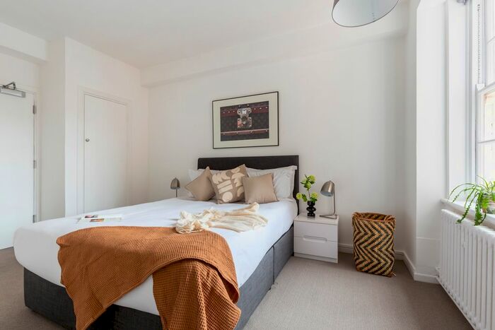 2 Bedroom Flat To Rent In Dolphin Square, London, SW1V