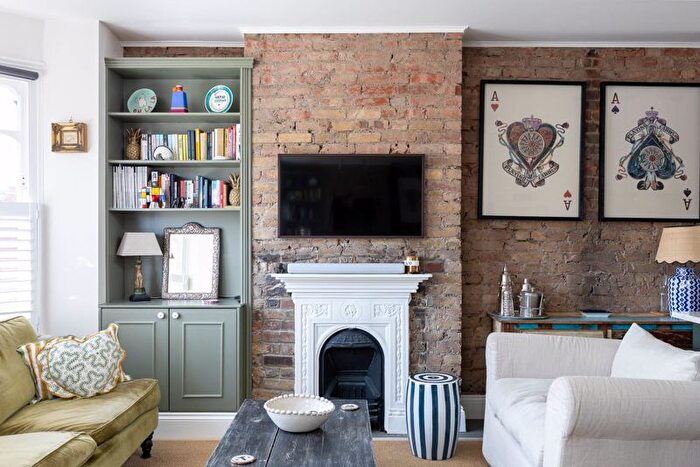 3 Bedroom Maisonette For Sale In Valetta Road, London, W3