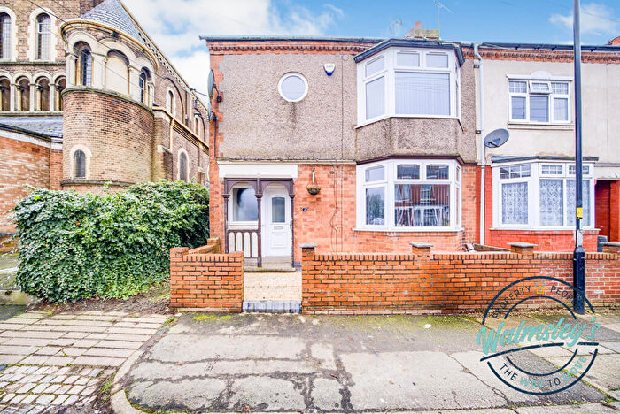 4 Bedroom End Of Terrace House For Sale In Kingsland Avenue, Chapelfields, Coventry, CV5