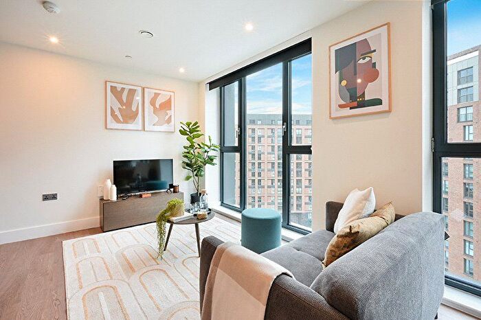 2 Bedroom Flat To Rent In Uncle Leeds, Whitehall, LS12