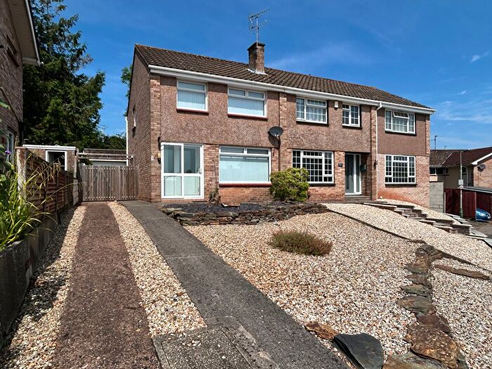 3 Bedroom Semi-Detached House To Rent In Newhayes Close, Exeter, EX2