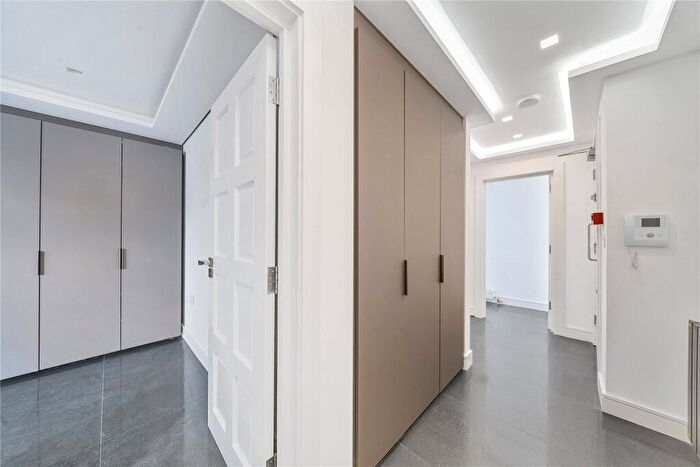 1 Bedroom Flat To Rent In Royal College Street, Camden, London, NW1