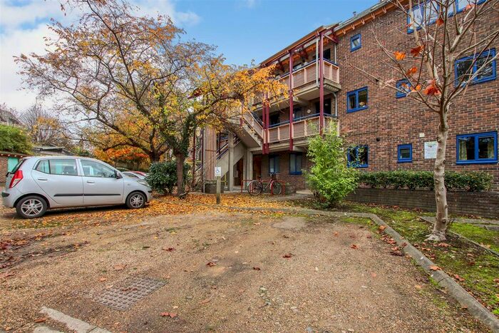 2 Bedroom Flat To Rent In Grasmere Gardens, Cambridge, CB4