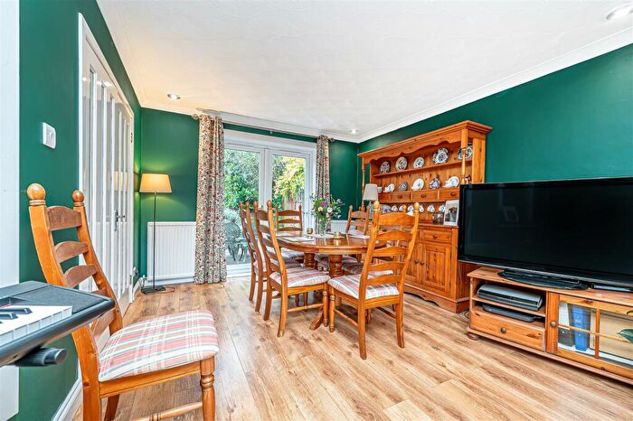 2 Bedroom Semi-Detached House For Sale In Thimblehall Drive, Dunfermline, KY12