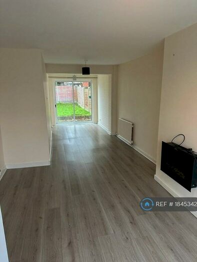 3 Bedroom Semi-Detached House To Rent In Pear Tree Crescent, Walton-Le-Dale, Preston, PR5