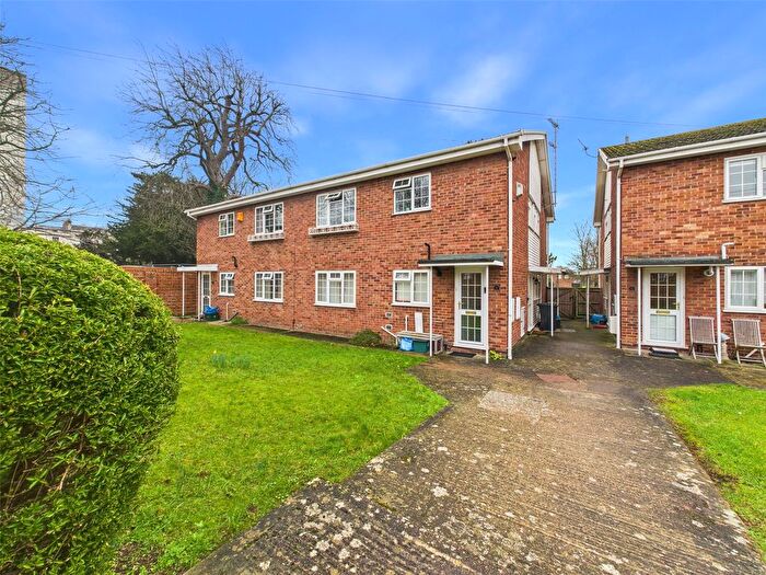 2 Bedroom Maisonette For Sale In The Chestnuts, Southgate Street, Gloucester, Gloucestershire, GL1