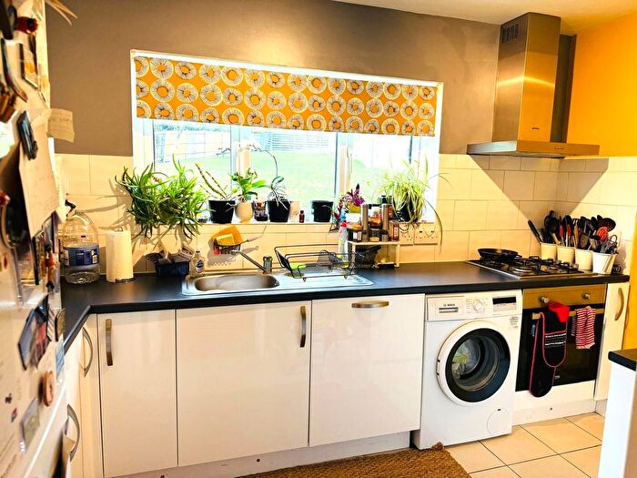 2 Bedroom Flat To Rent In Upper Hitch, Watford, WD19