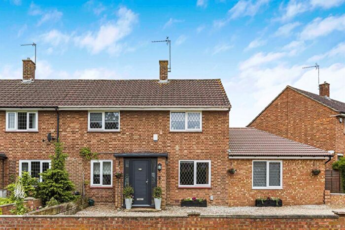 4 Bedroom End Of Terrace House For Sale In Puttocks Drive, North Mymms, Hatfield, AL9