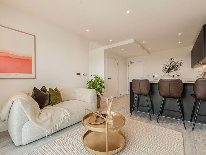 1 Bedroom Flat For Sale In Capital Interchange Way, Brentford, TW8