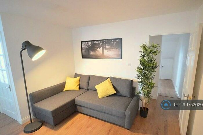 3 Bedroom Flat To Rent In Queen Street, Eastville, Bristol, BS5