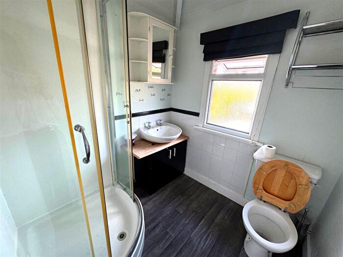 3 Bedroom Semi Detached House For Sale In Comer Road, Worcester, WR2